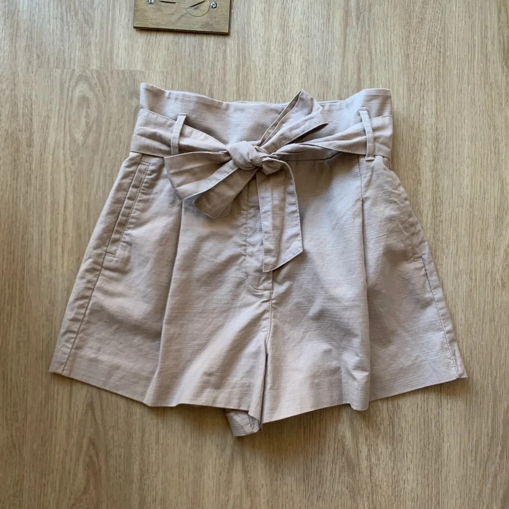 Aritzia Wilfred Gelas Paperbag Shorts
